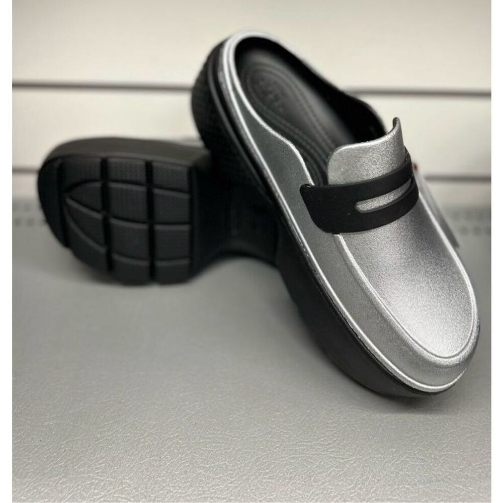 CROCS Women’s Stomp Metallic Penny Loafer Black Silver Platform Clog Sz 10 US